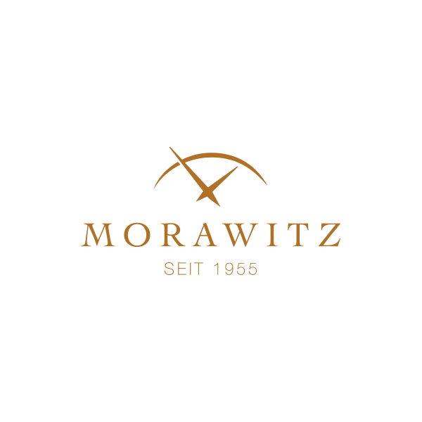 Logo mit einem stilisierten braunen Uhrzeiger über dem Wort „Morawitz“ in Großbuchstaben. Darunter steht in kleinerer Schrift der Text „SEIT 1955“. Der Hintergrund ist weiß und spiegelt die Eleganz von Juwelier Morawitz in Düsseldorf wider.